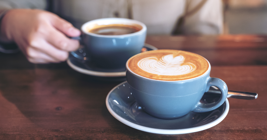 Bild av två kaffekoppar