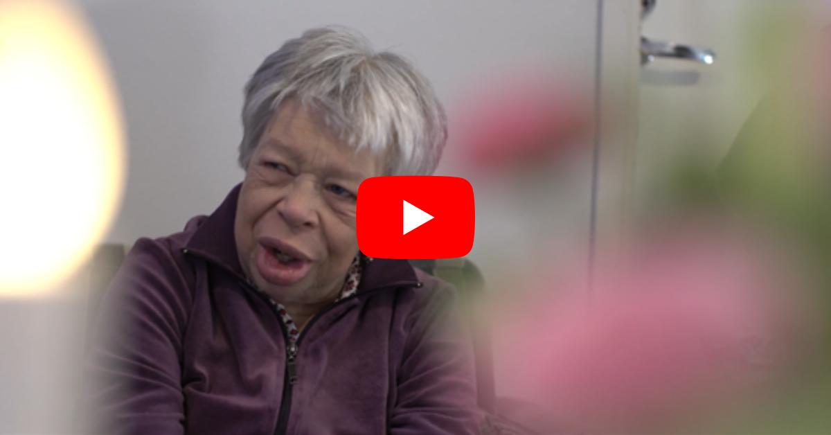 Skärmklipp från video och Youtube ikon.